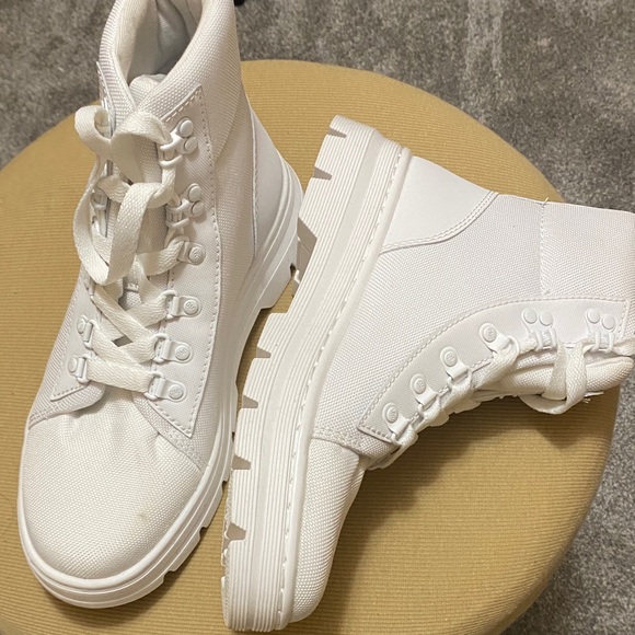 Dr. Martens Canvas White High-Top Boots. NWOT - Picture 3 of 6